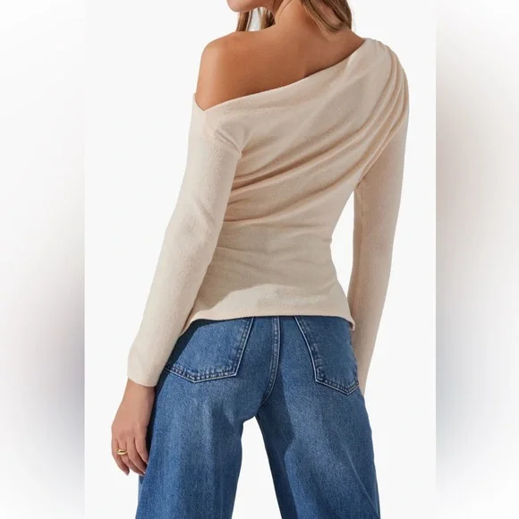 ASTR THE LABEL NWT one shoulder tie hem knit top - Picture 2 of 6